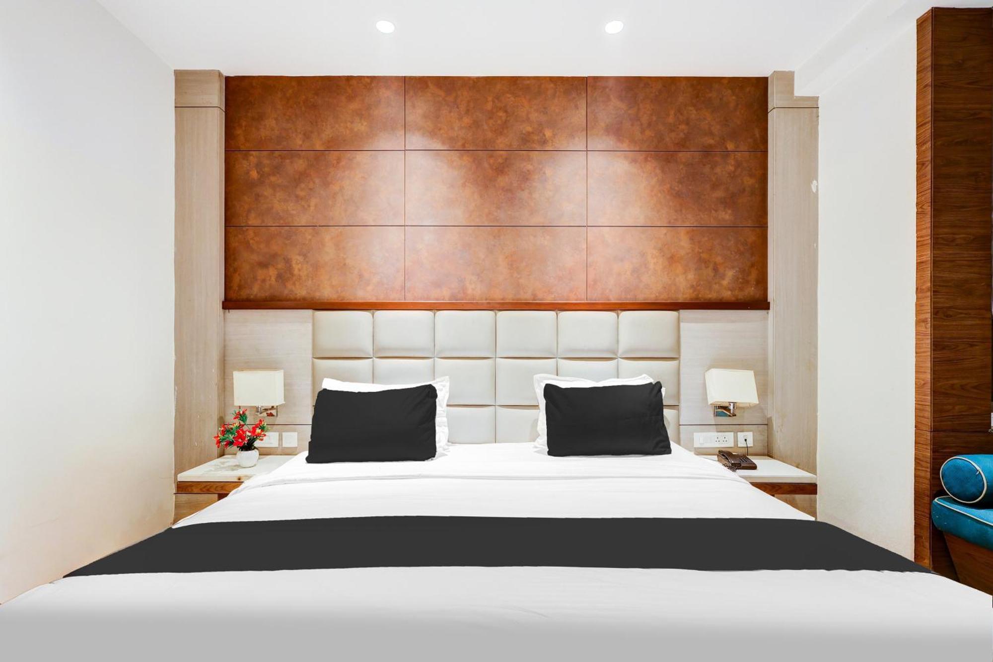 Super Townhouse Chhatarpur Near Metro Park Nueva Delhi Exterior foto