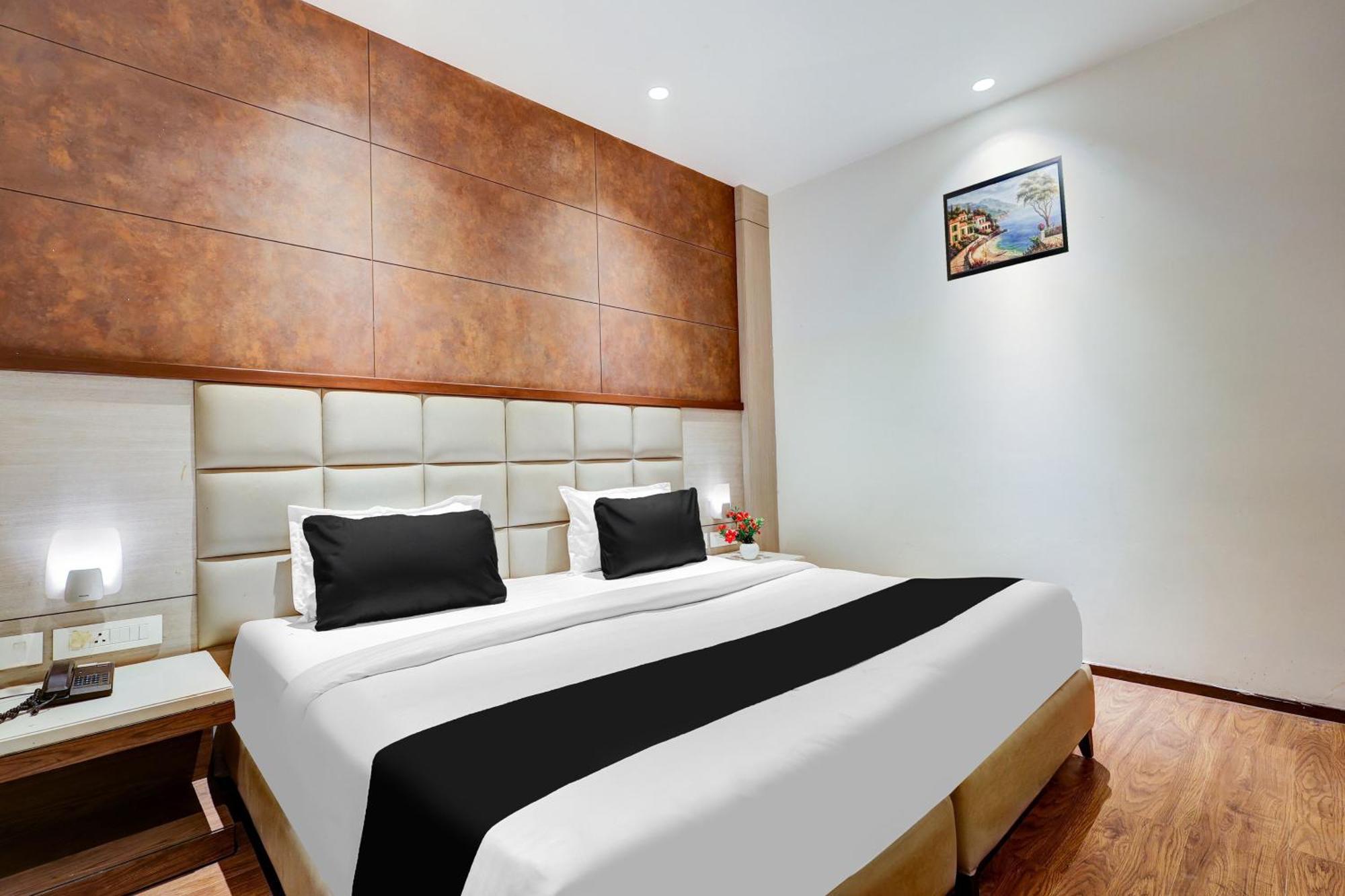 Super Townhouse Chhatarpur Near Metro Park Nueva Delhi Exterior foto