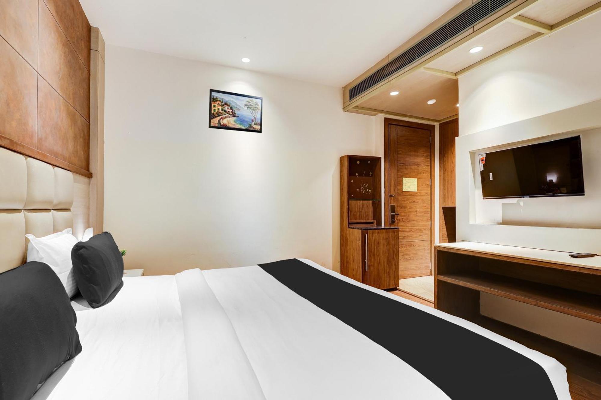 Super Townhouse Chhatarpur Near Metro Park Nueva Delhi Exterior foto