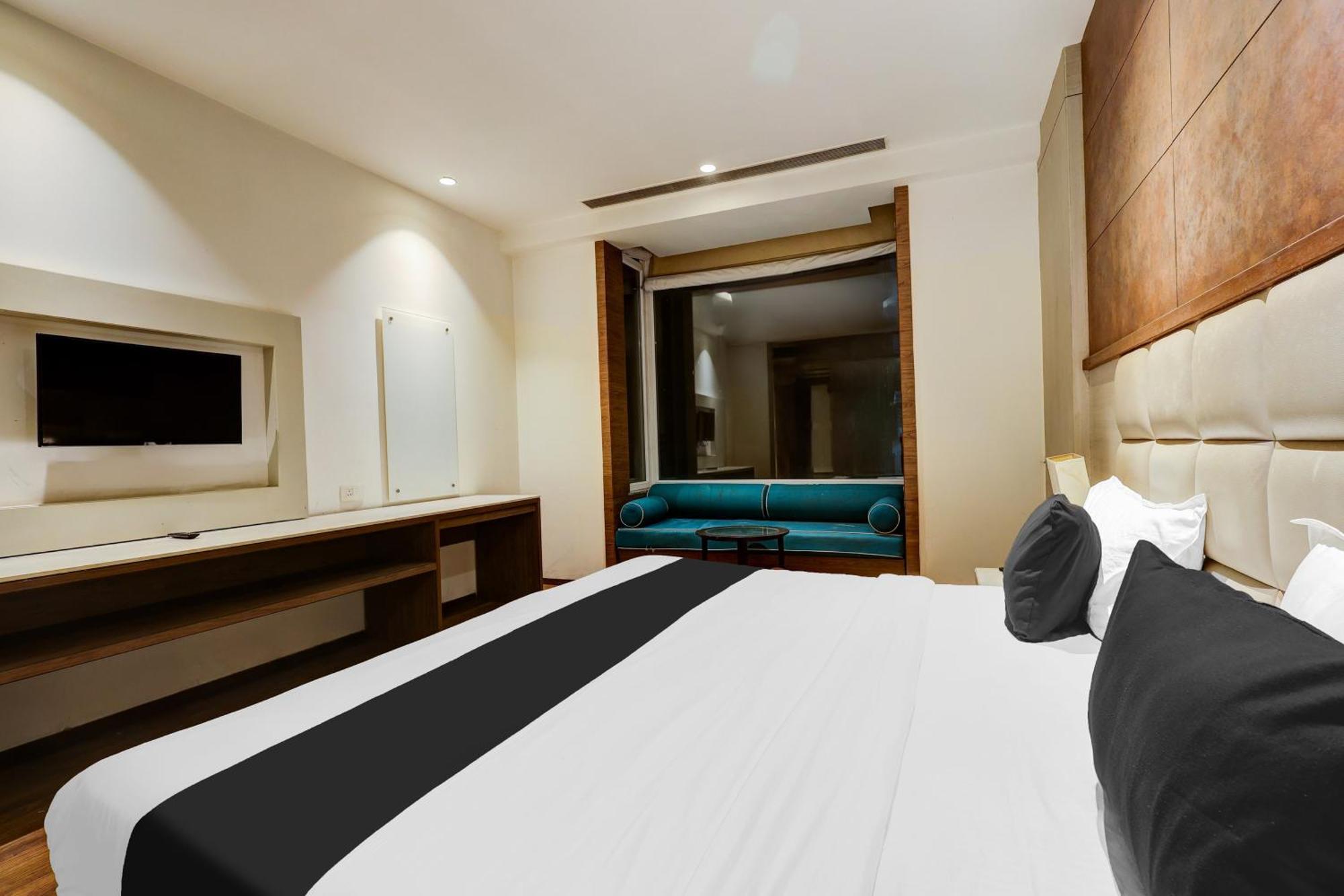 Super Townhouse Chhatarpur Near Metro Park Nueva Delhi Exterior foto